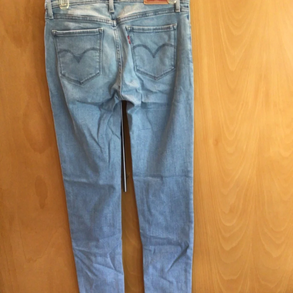 Levi’s 712 Slim lightwash - Picture 6 of 6